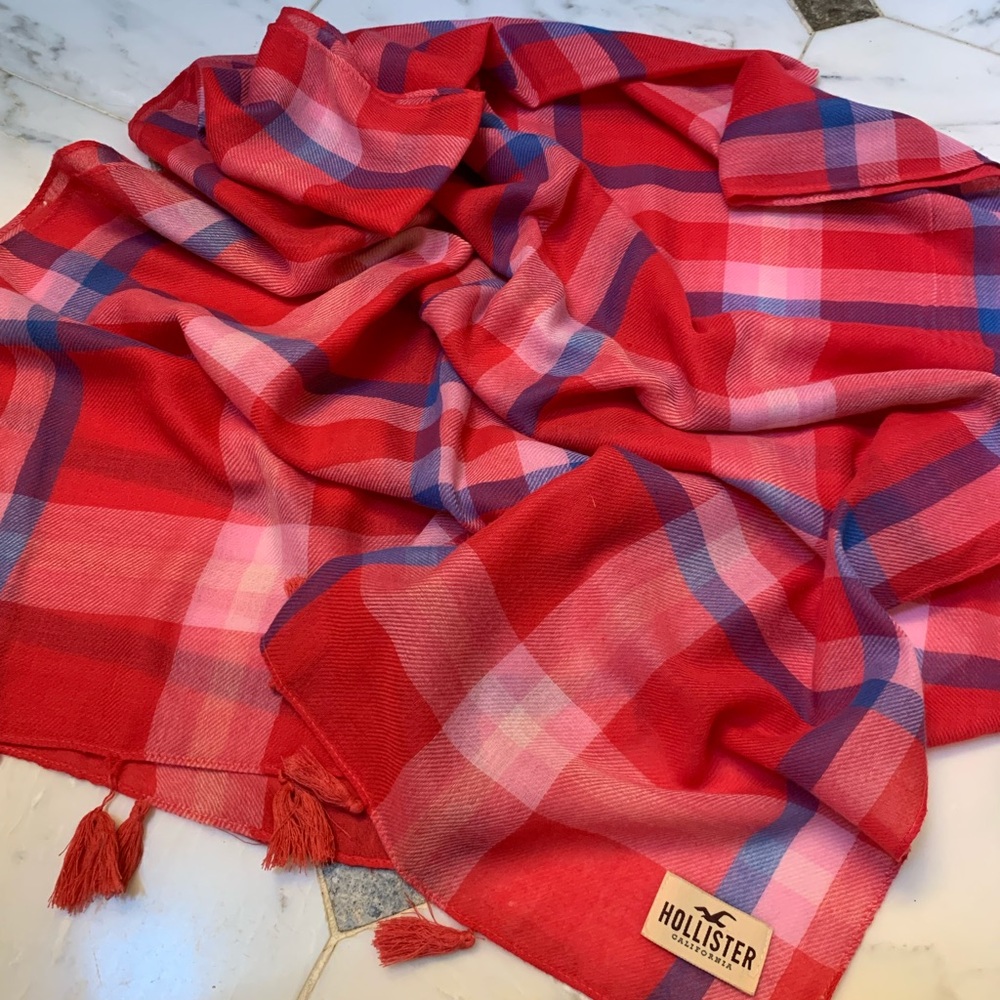 Hollister woman scarf,